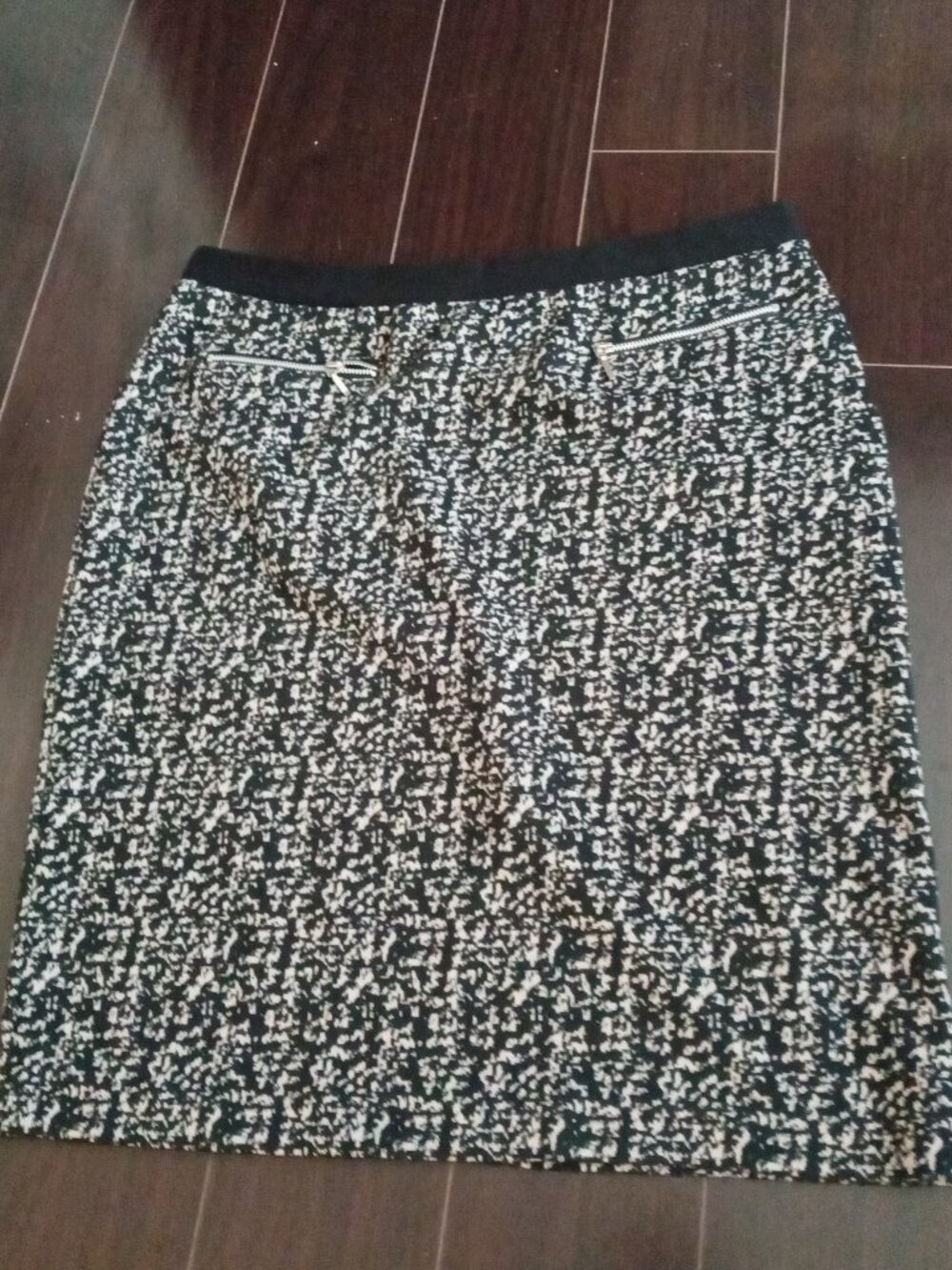 TRISISTO SKIRT NEW UNLINED ELASTIC WAIST SIZE LARGE